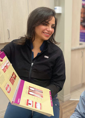 Top Chicago dentist in Lincoln Park and South Loop areas of Chicago Our best general and cosmetic dentist in in Lincoln Park and South Loop areas of Chicago explaining emergency dental procedures to the patient